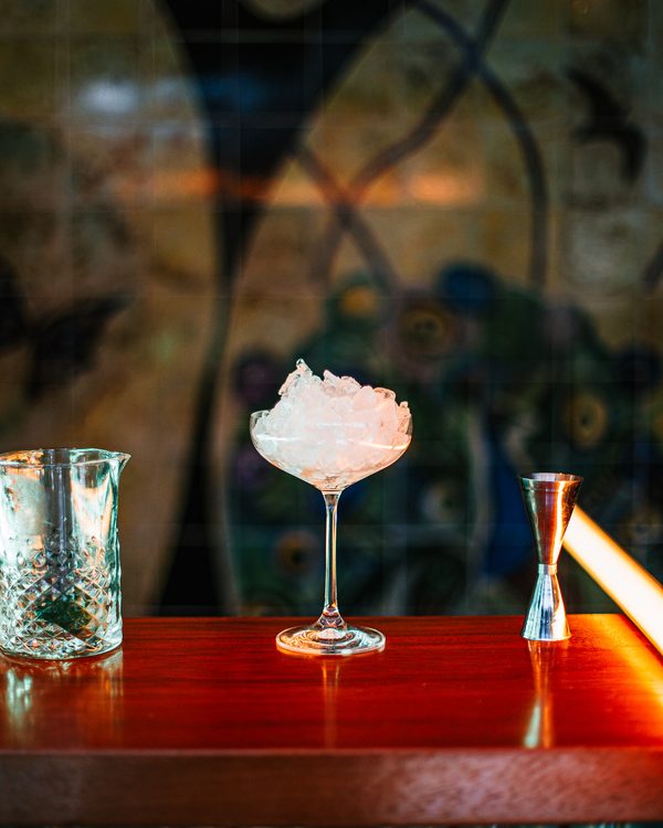 Cocktail Arquipélago servido no bar do Lago Lisboa