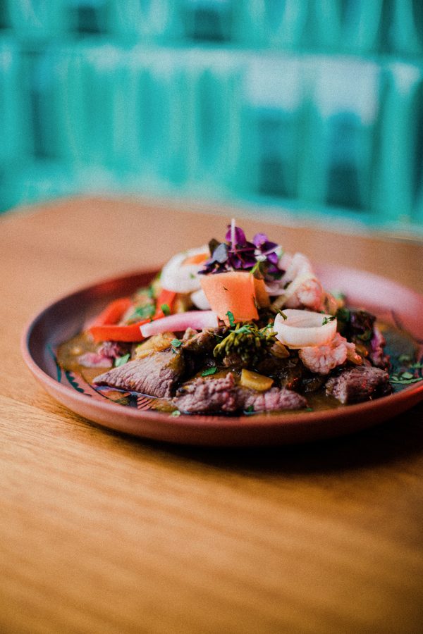 Instagram Lago Lisboa — prato colorido de cozinha de partilha